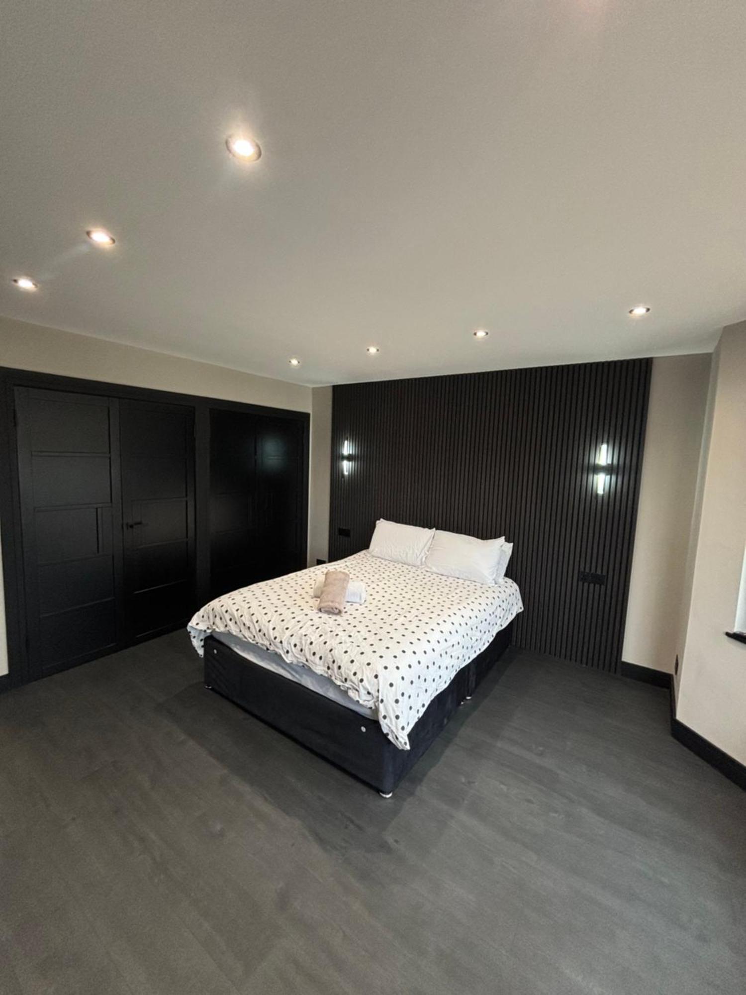 Large Modern Family In Murrayfield - Very Close To Centre - 10 Mins By Direct Bus - Private Driveway & Garden * Edinburgh